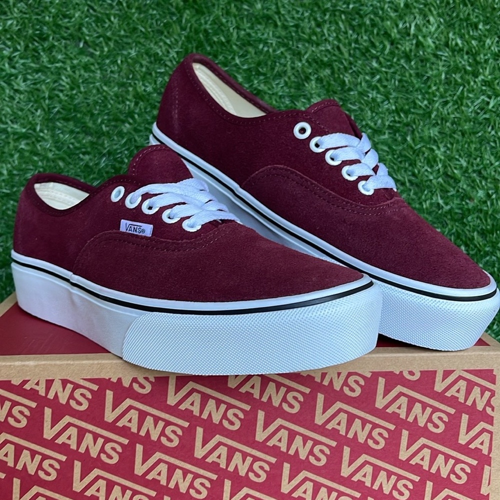 Vans WMNS Authentic Platfor
(Suede) Port Royale/True
VN0ARAVRJNR PlatformS - Picture 2 of 16